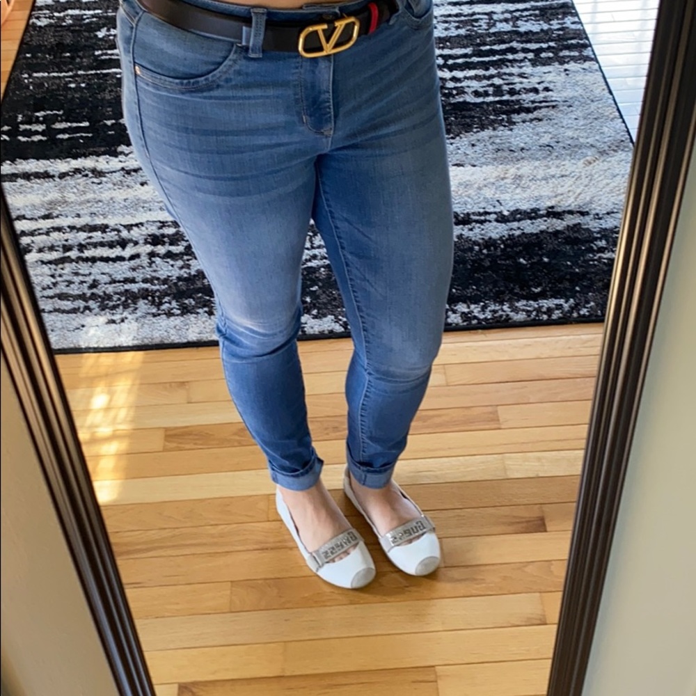 Guess Flats